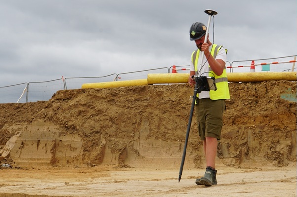 Configurazione manuale e mappatura tramite un kit RTK economico in Carlson SurvPC - topografo con asta
